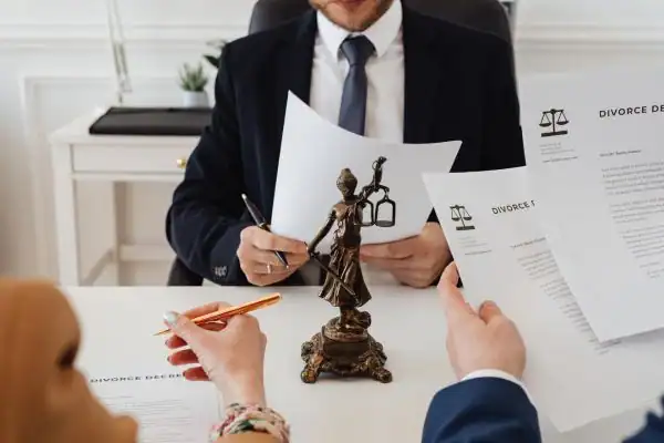 our fees Grantham from EH Mediation - image of couple in joint mediation meeting